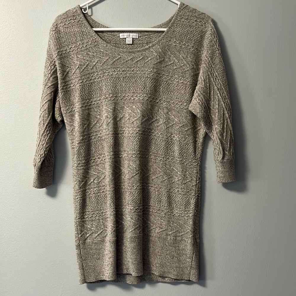 New York and Comp - Women’s Medium - Tan Fitted sweater